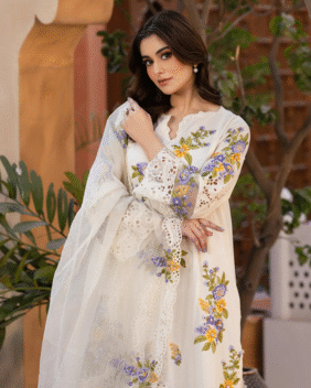 Ivory Bloom – Timeless Grace in Every Thread