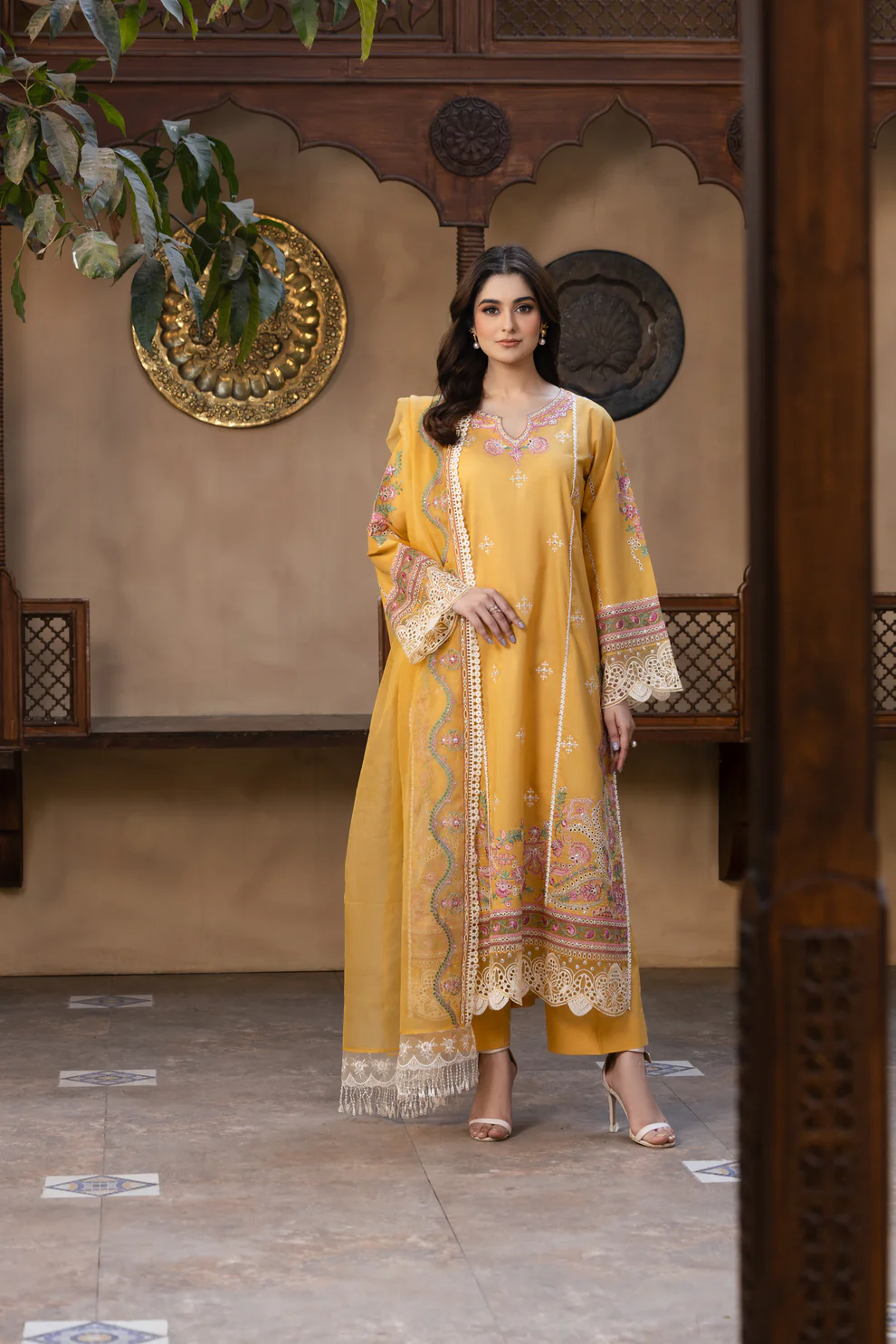 Zari Bahar – A Radiant Expression of Grace - Image 4