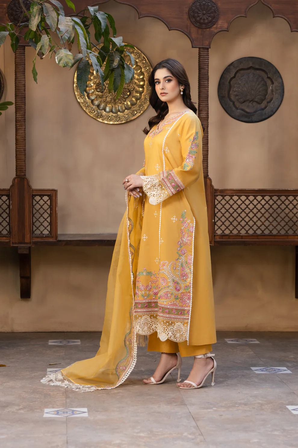 Zari Bahar – A Radiant Expression of Grace - Image 5