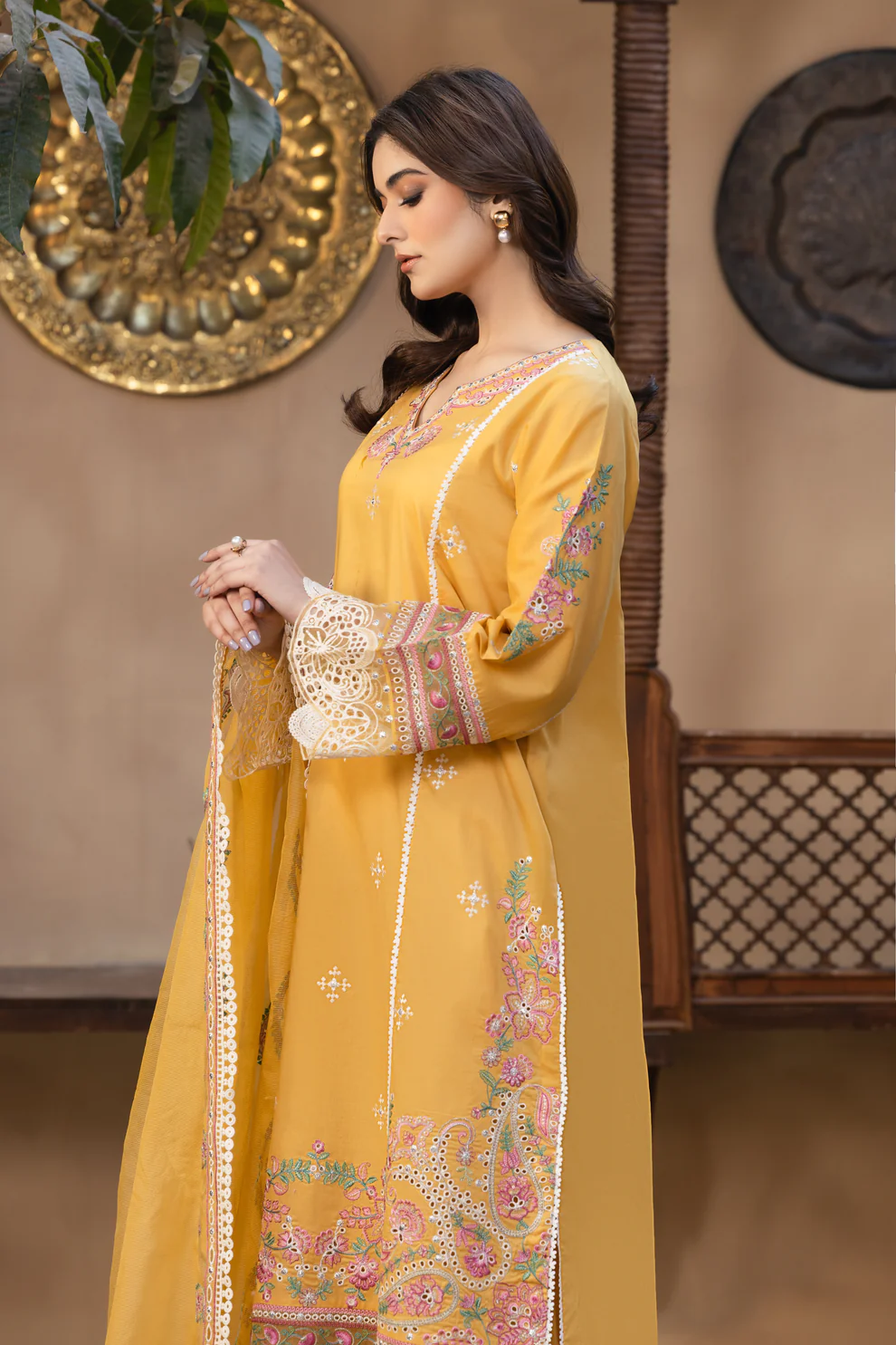 Zari Bahar – A Radiant Expression of Grace - Image 3