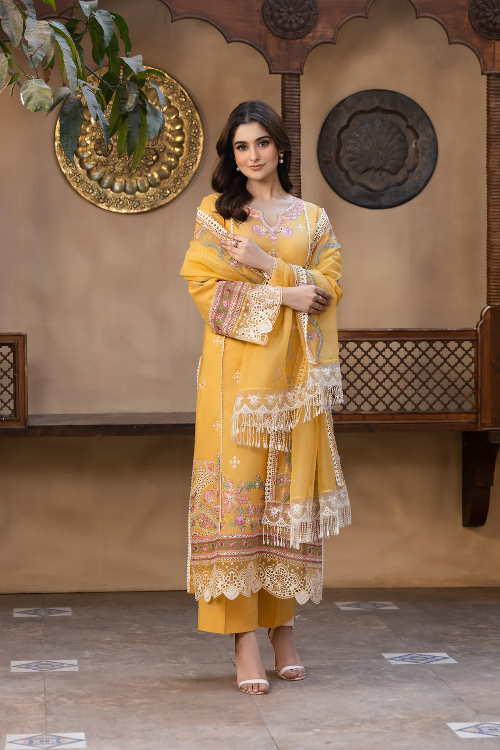 Zari Bahar – A Radiant Expression of Grace - Image 2