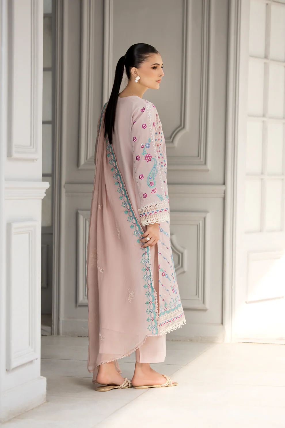 Gorgeous - Most Premium Outfit - Image 2